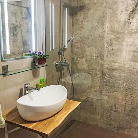 Iris Croatica By Interhome