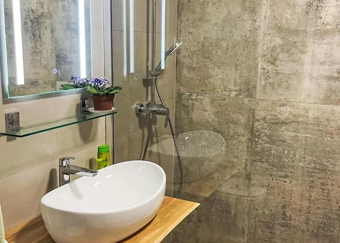 Iris Croatica By Interhome