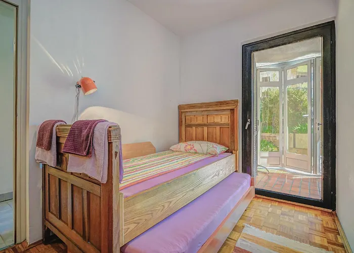 Iris Croatica By Interhome